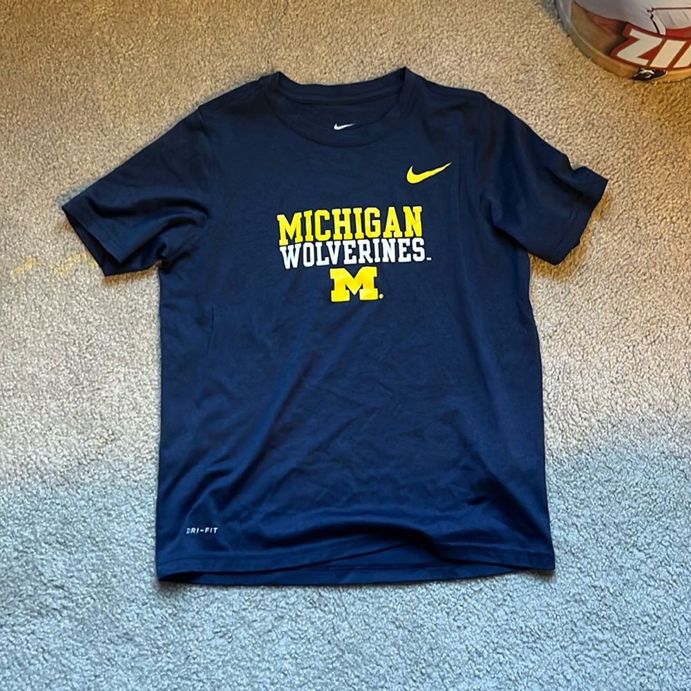 Youth Medium Nike Michigan Wolverines T shirt